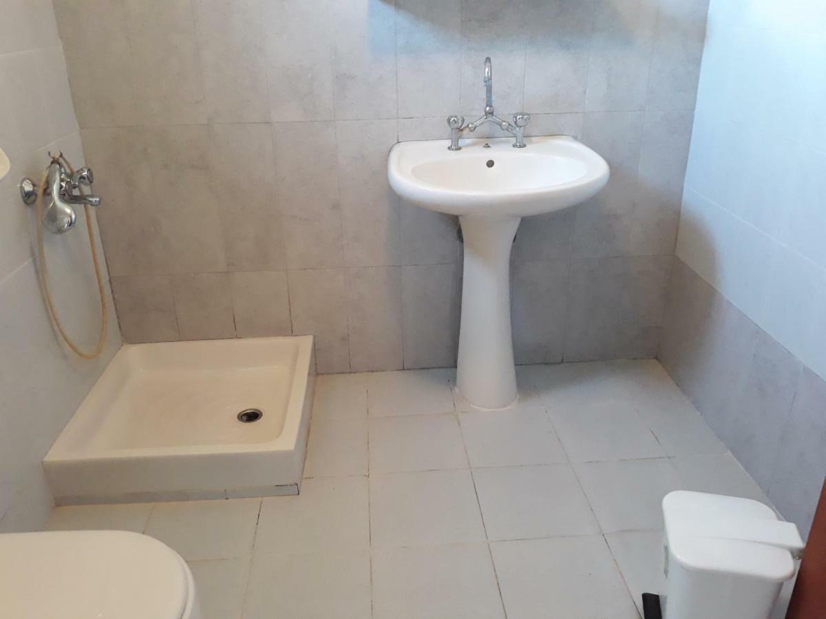Maria Guesthouse Kini Bagian luar foto
